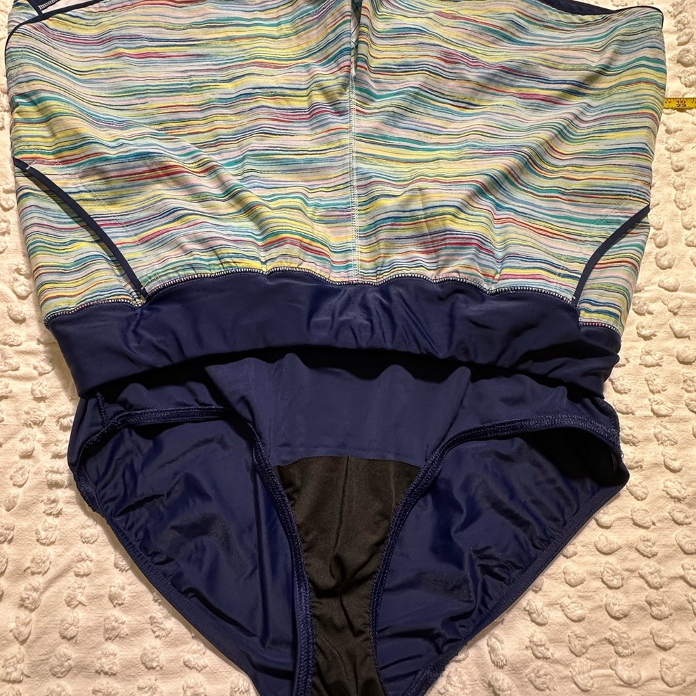 Lands' End Blue Athletic Shorts Moisture-Wicking - Picture 4 of 4